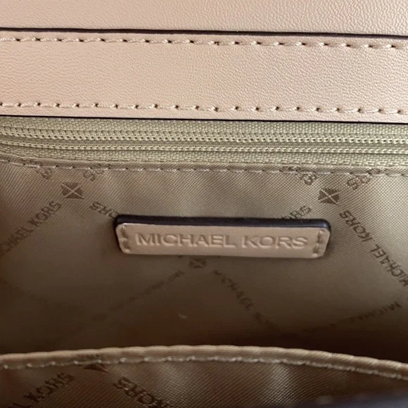 MICHAEL KORS MERCER SMALL CLUTCH XBODY BUFF - Picture 14 of 15